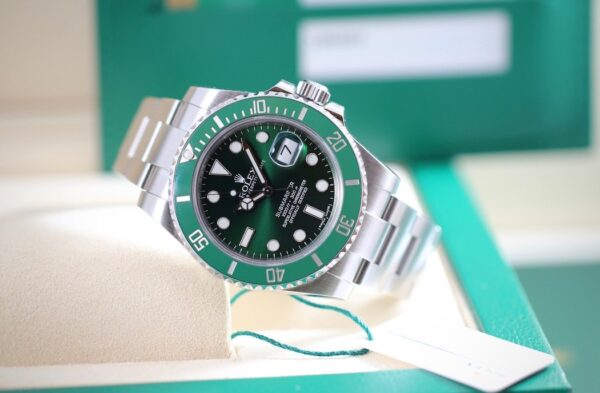 ROLEX-SUBMARINER-HULK-116610LV-1 Rolex Submariner Date 116610LV